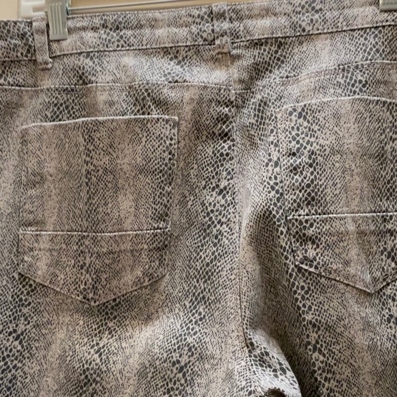 Snakey tight leg jeans - Picture 7 of 8